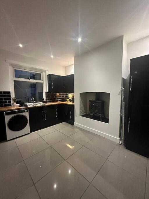 Three Bedroom By Brookland Serviced Short Lets With Free Wifi *